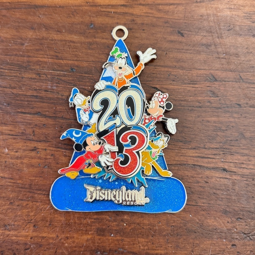 Disneyland Resort 2013 Mickey And Friends Christmas Ornament